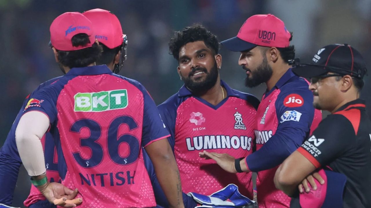 Rajasthan Royals को Mumbai Indians से 100 Runs से भारी हार Playoff की Race से बाहर